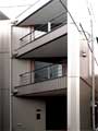 旗竿地に建つ狭小住宅・武蔵小山のいちごハウス
